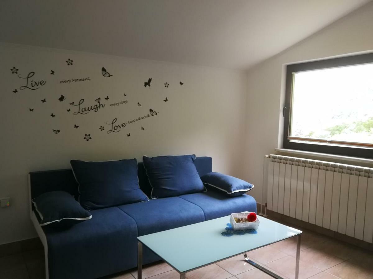 House Ceh Villa Črni Kal Eksteriør billede